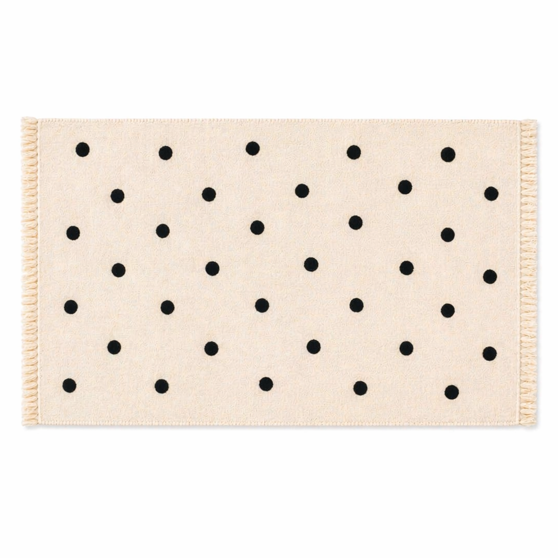 Pebble Dot Throw